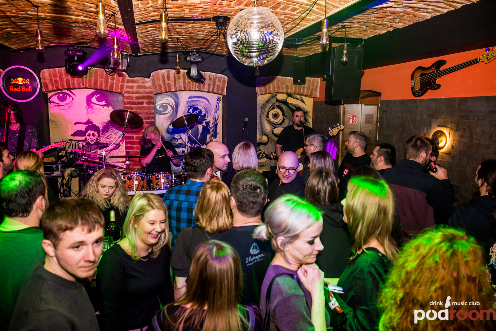 Crno Perje u Podroomu