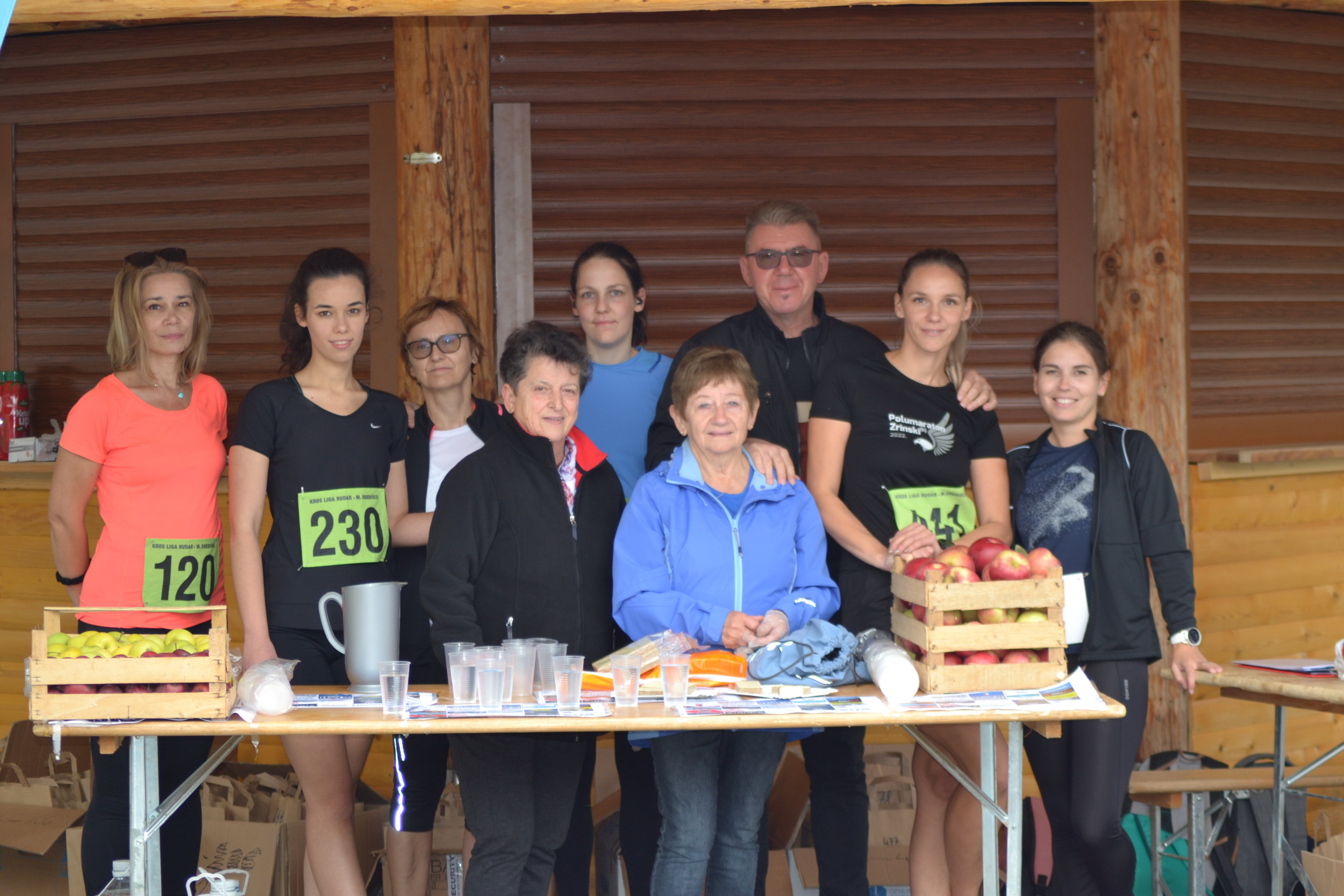 ZAVRŠENA LIGA RUDAR Ukupni pobjednici Dubravka Horvat, Nada Siladi, Marko Podvez i Darko Balić ZAVRŠENA LIGA RUDAR Ukupni pobjednici Dubravka Horvat, Nada Siladi, Marko Podvez i Darko Balić