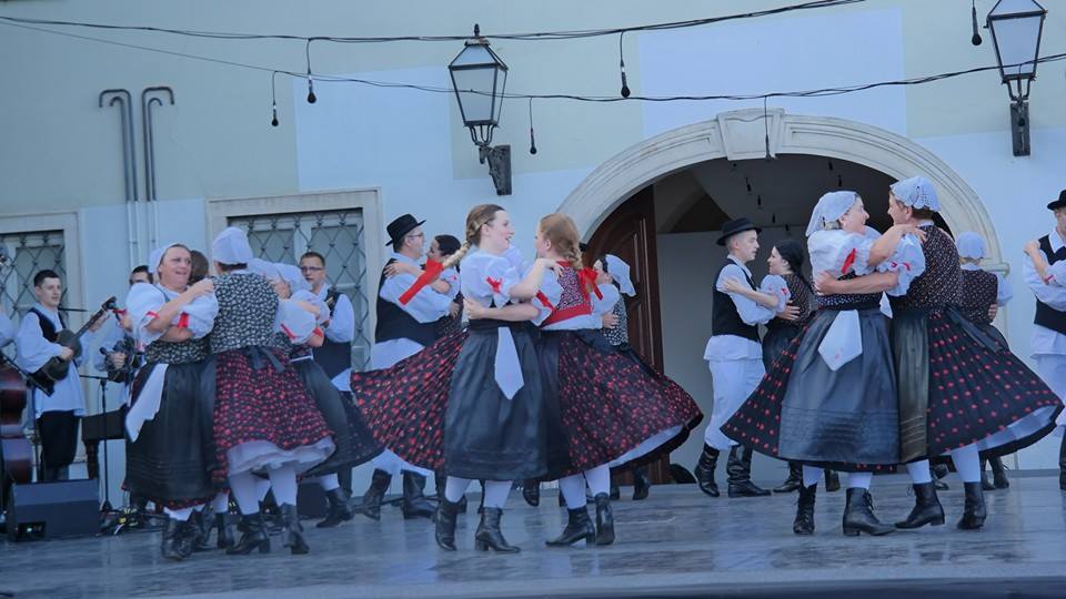 1038284492560289412218528173563