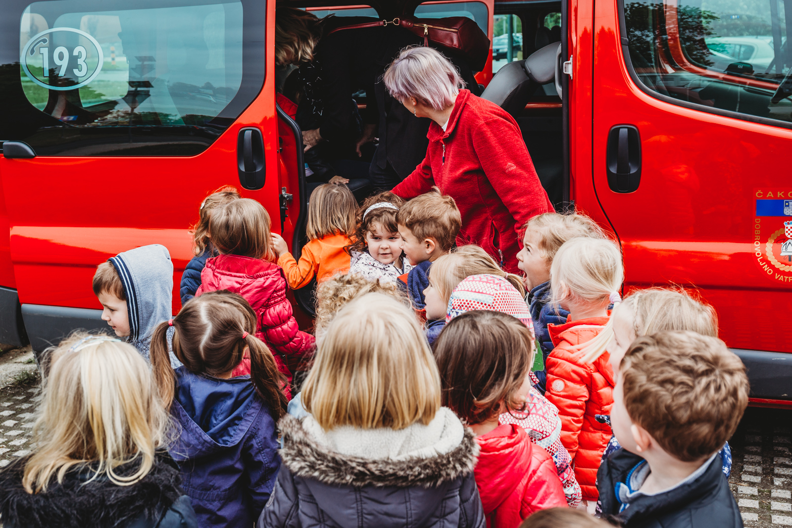 Mališani iz Dječjeg vrtića Cipelica posjetili vatrogasce