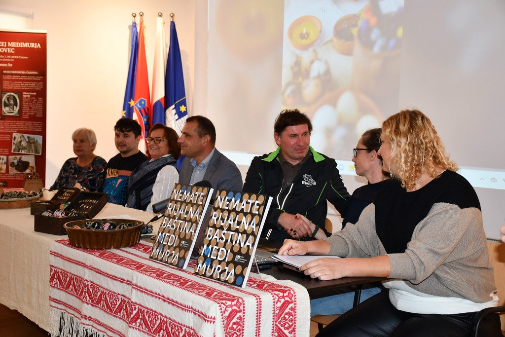 ČRNE PISANICE Predstavljeno umijeće izrade črnih pisanica, novozaštićeno nematerijalno dobro Međimurja ČRNE PISANICE Predstavljeno umijeće izrade črnih pisanica, novozaštićeno nematerijalno dobro Međimurja