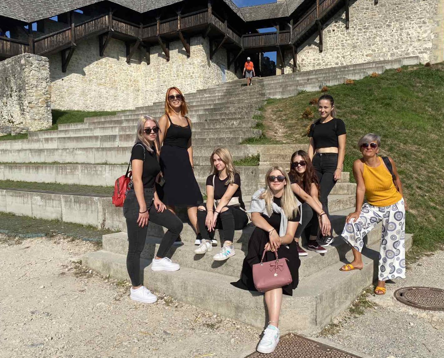 GOSPODARSKA ŠKOLA ČAKOVEC Učenice stjecale praktične vještine frizera u Celju