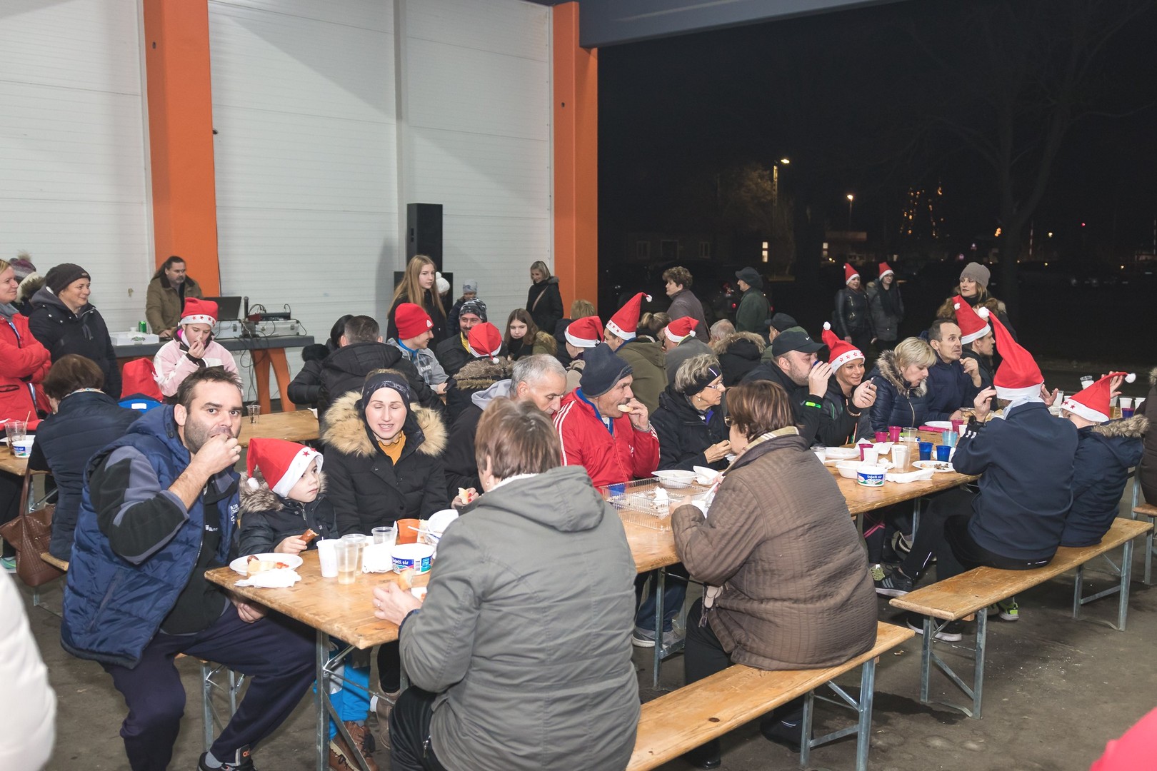 Sajam i božićna utrka privukli mnoštvo u centar Kotoribe