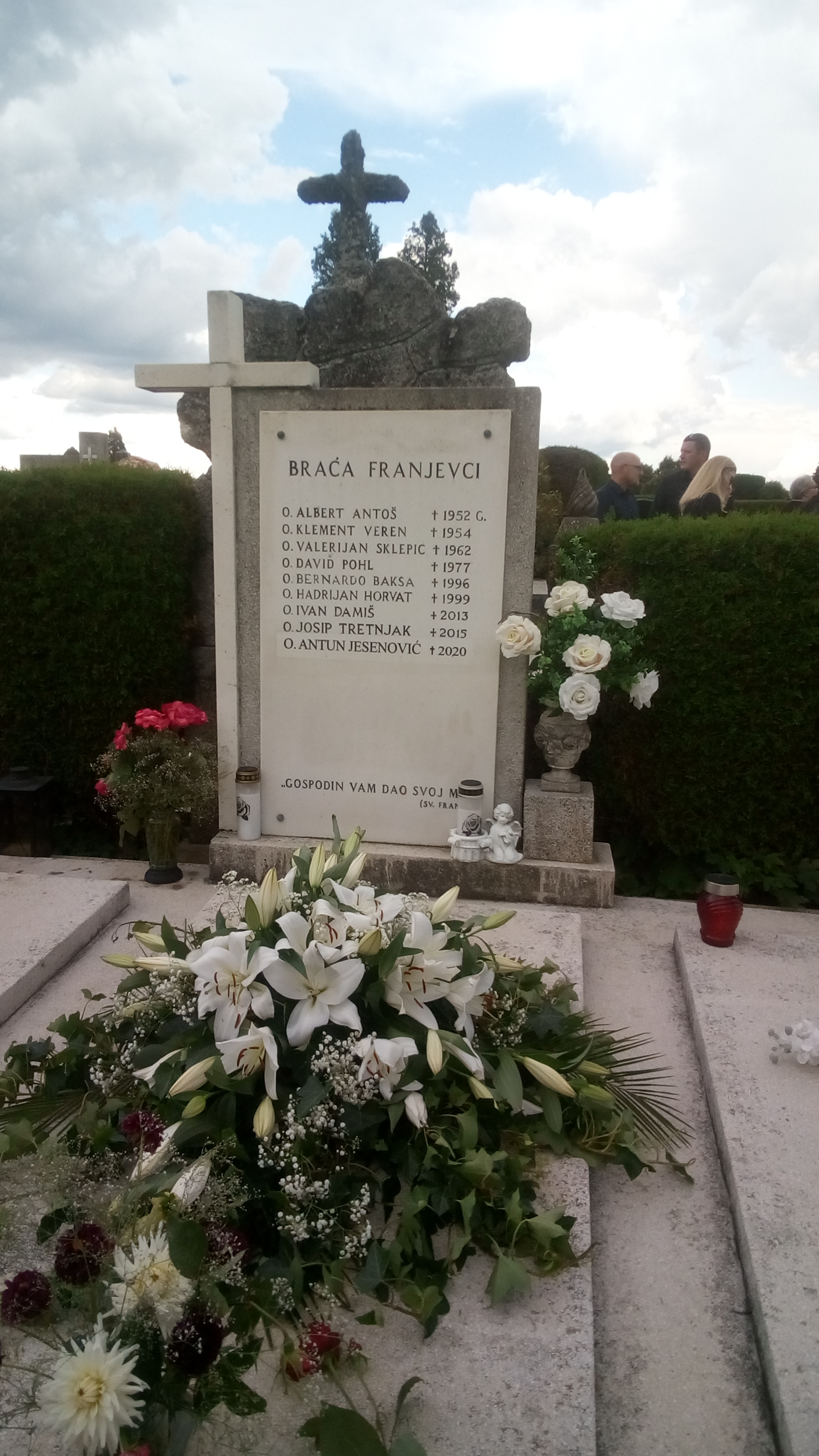 TRI MJESECA NAKON SMRTI Župljani se oprostili od omiljenog fra Antuna Jesenovića