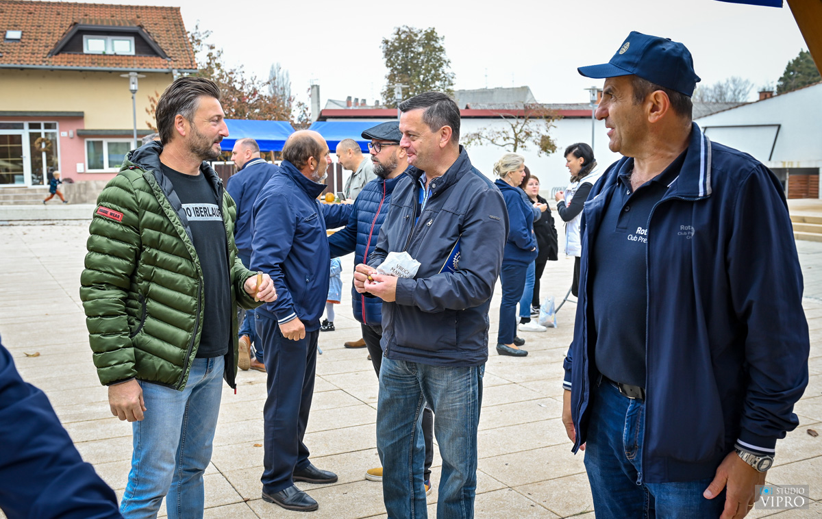 ZA POMOĆ POTREBITIMA Održana još jedna kestenijada Rotary cluba Prelog