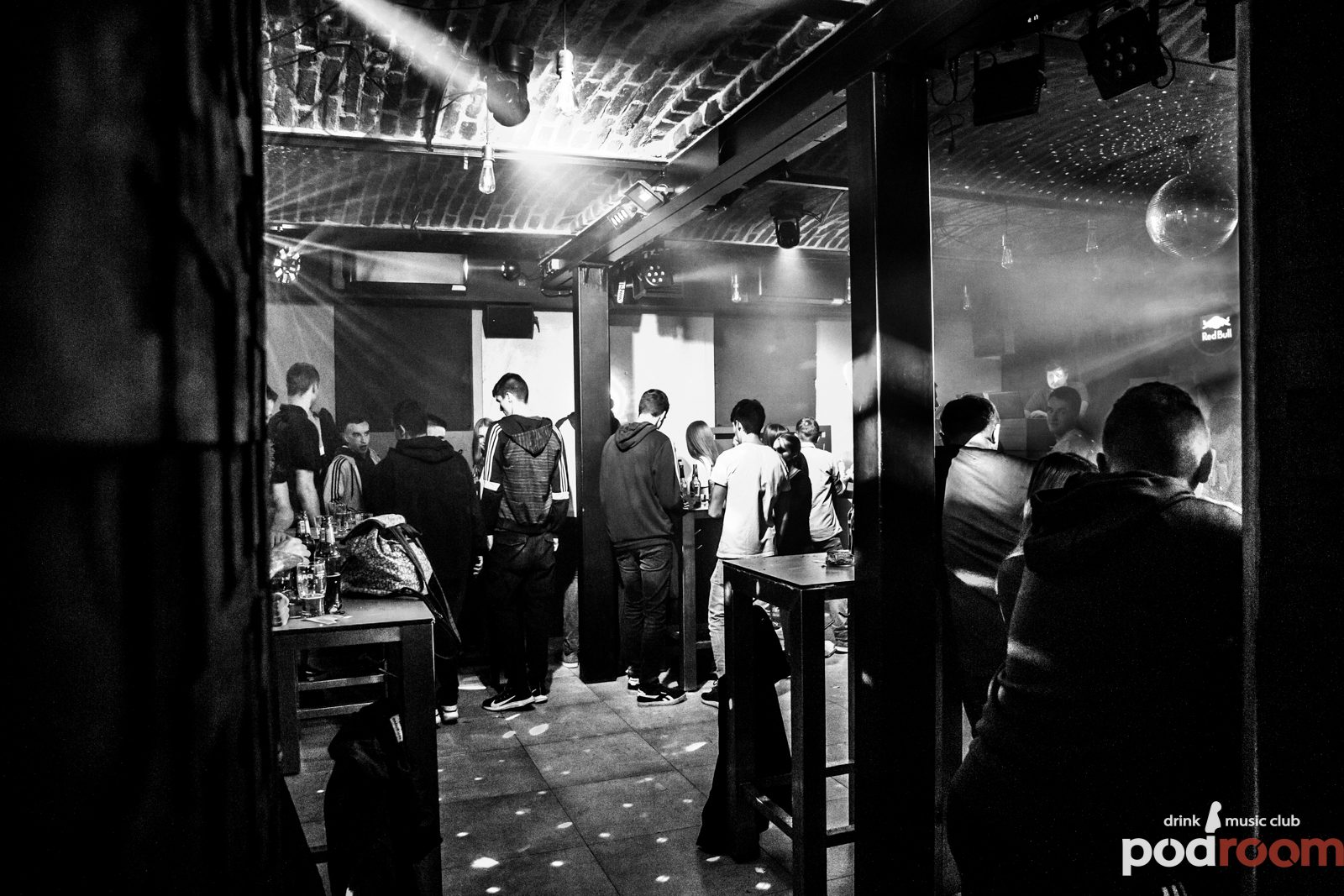 Podroom clubbing – DJ Yakka