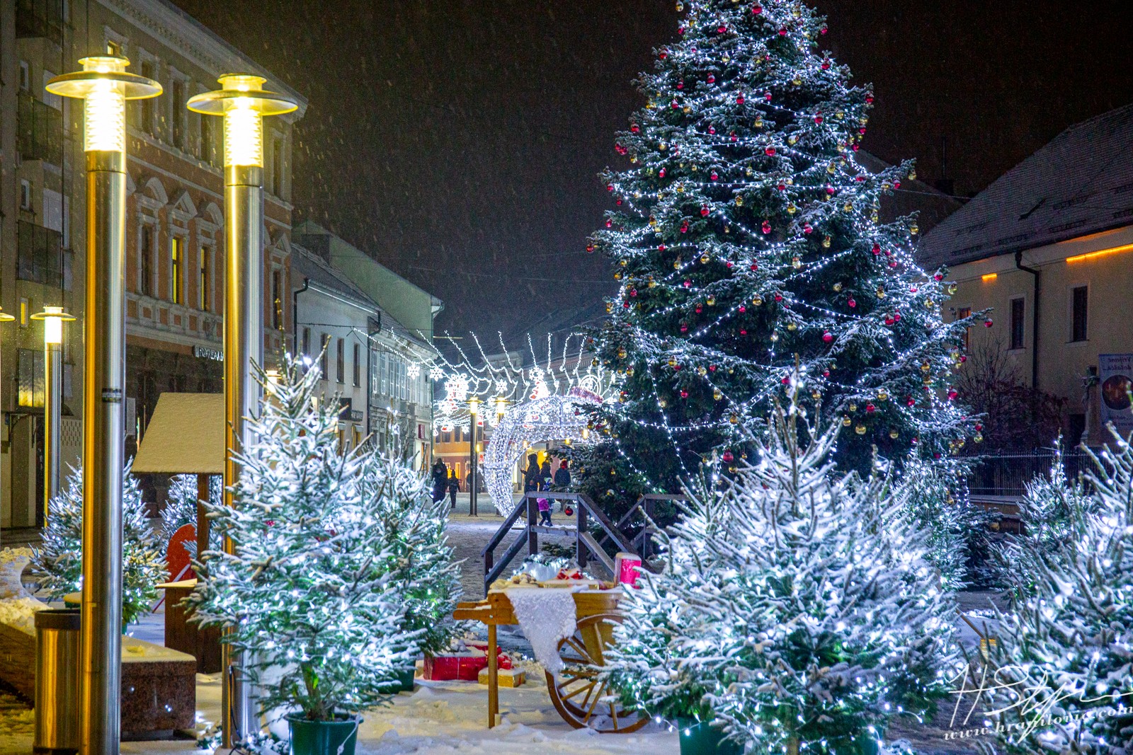 SNJEŽNA IDILA Advent u gradu Zrinskih iz objektiva Stjepana Hranilovića