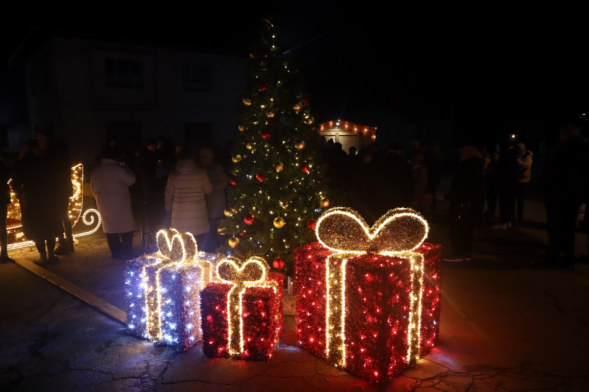 FOTO Na adventskom vijencu u centru Svetog Martina na Muri upaljena je još jedna svijeća