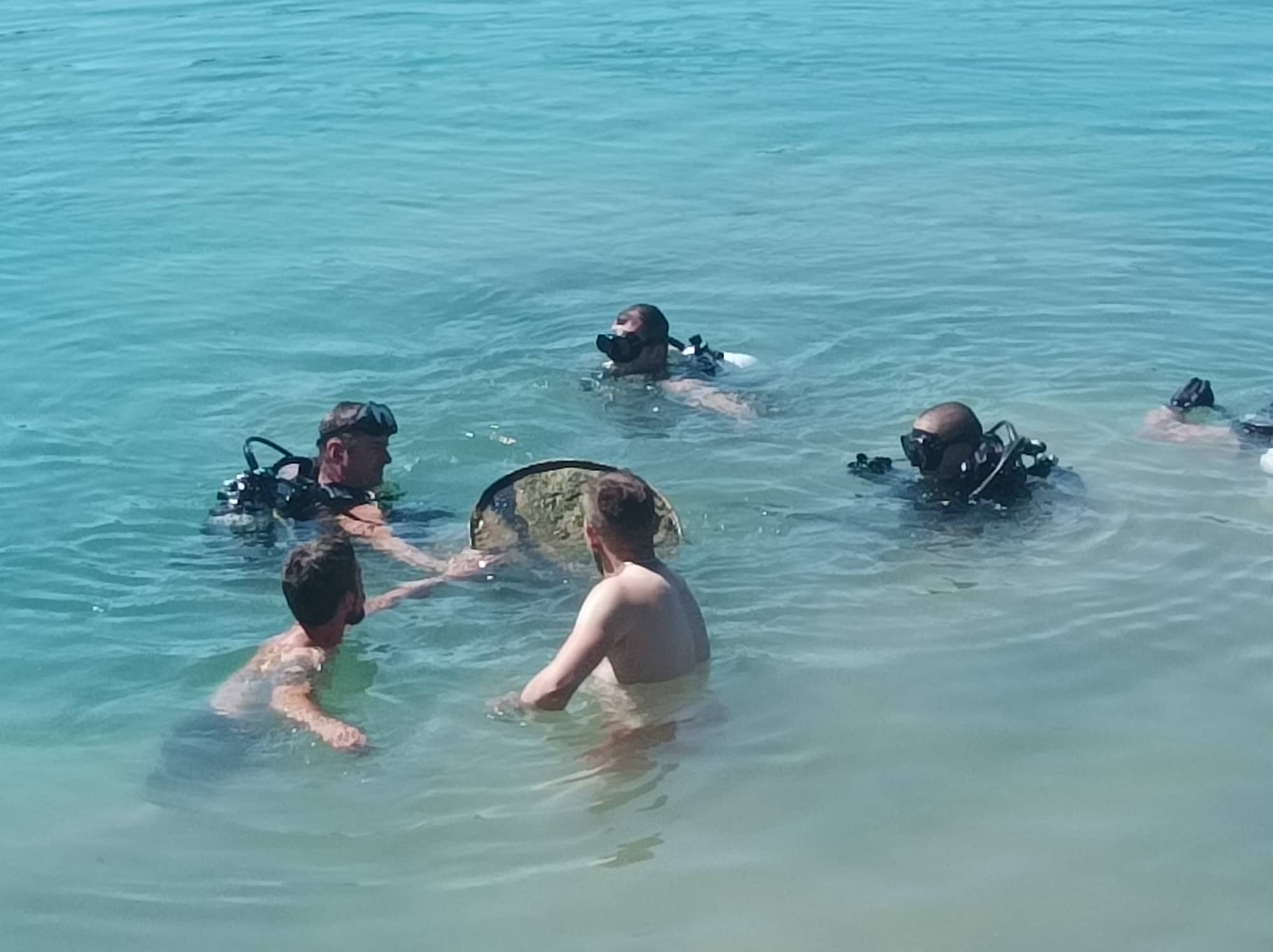 Akcija čišćenja separacije u Ivanovcu: Ronioci iz vode izvukli čak i bačve!