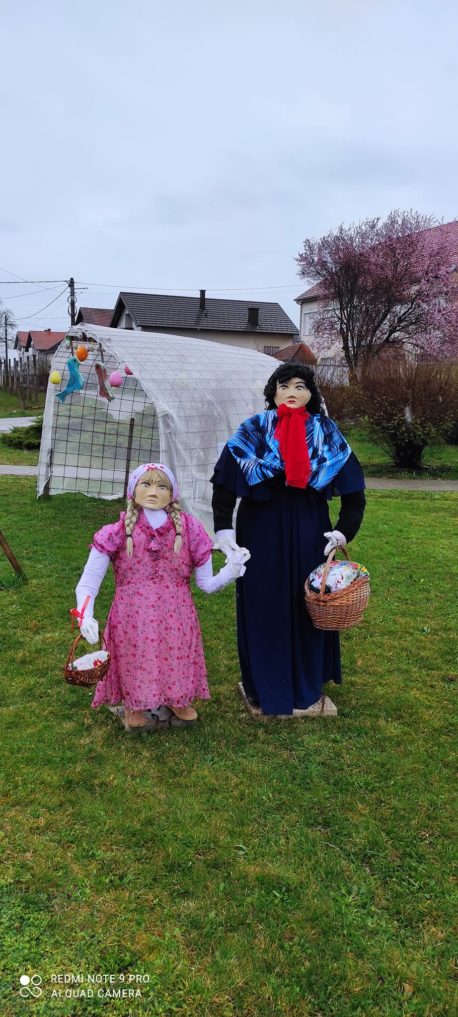 Park u Gardinovcu zasjao u uskrsnom ruhu: Stigle proljetne vile, zečići, jaja, pilići…