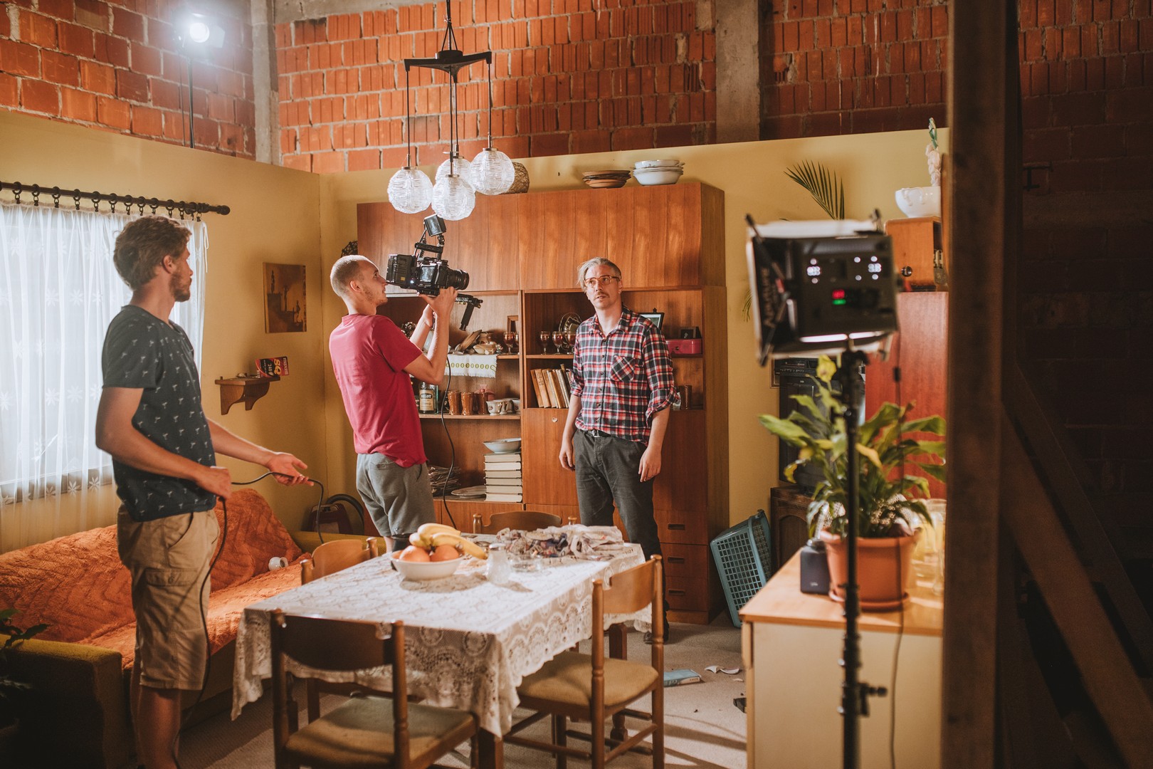 MARIN CVETKO I IVAN LISJAK Za novi kratkometražni film ‘Muha’ od nule izgradili vlastiti set!