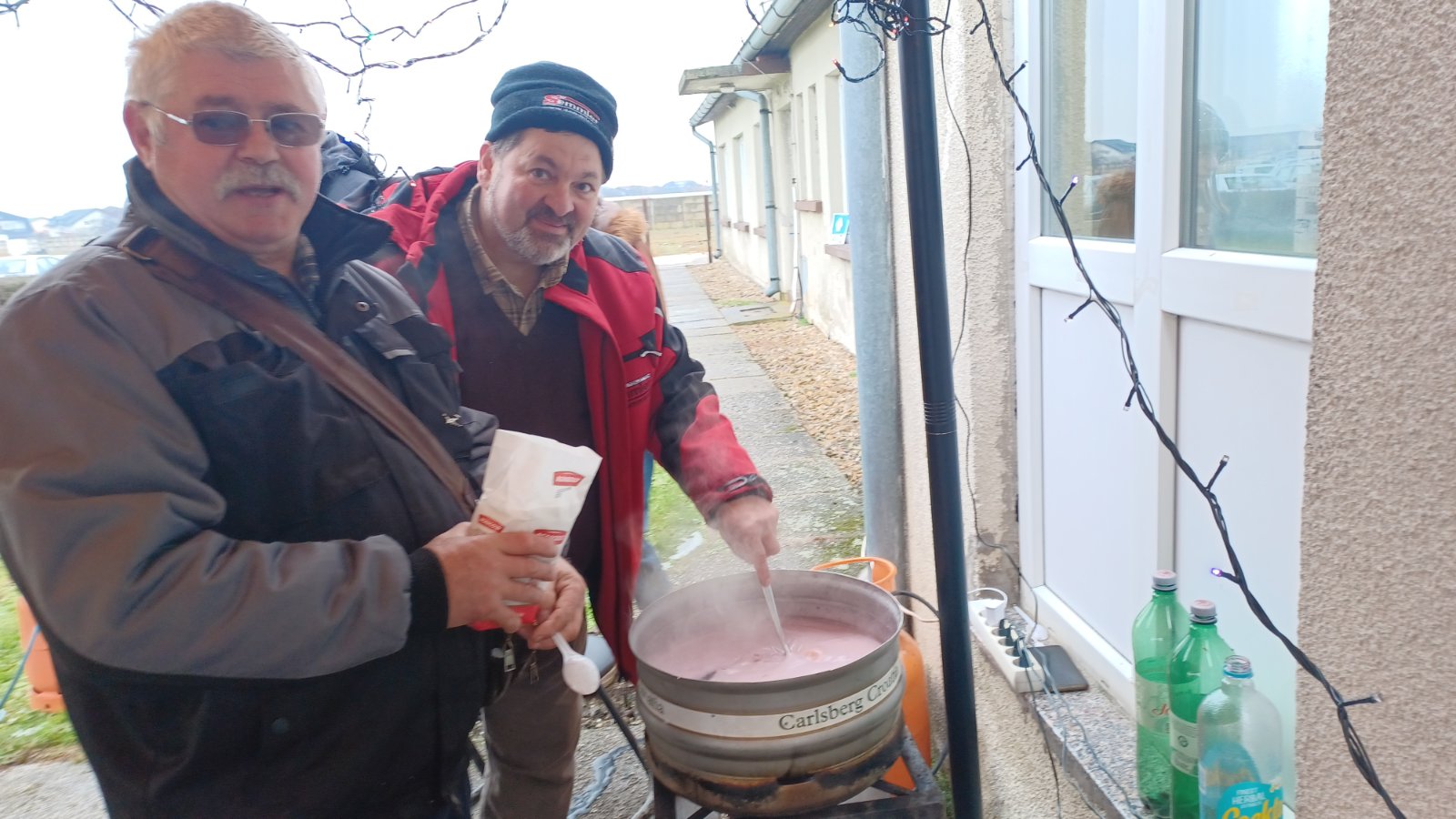 FOTO/VIDEO Djedu Božićnjaku na putu za Pribislavec pokvarile se saonice, no pronašao je rješenje – stigao avionom FOTO/VIDEO Djedu Božićnjaku na putu za Pribislavec pokvarile se saonice, no pronašao je rješenje – stigao avionom