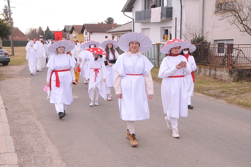 Vesela maskirana povorka zabavila Štefanec