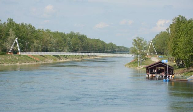 Smotrom plovila otvorena nautička sezona v Dobravi