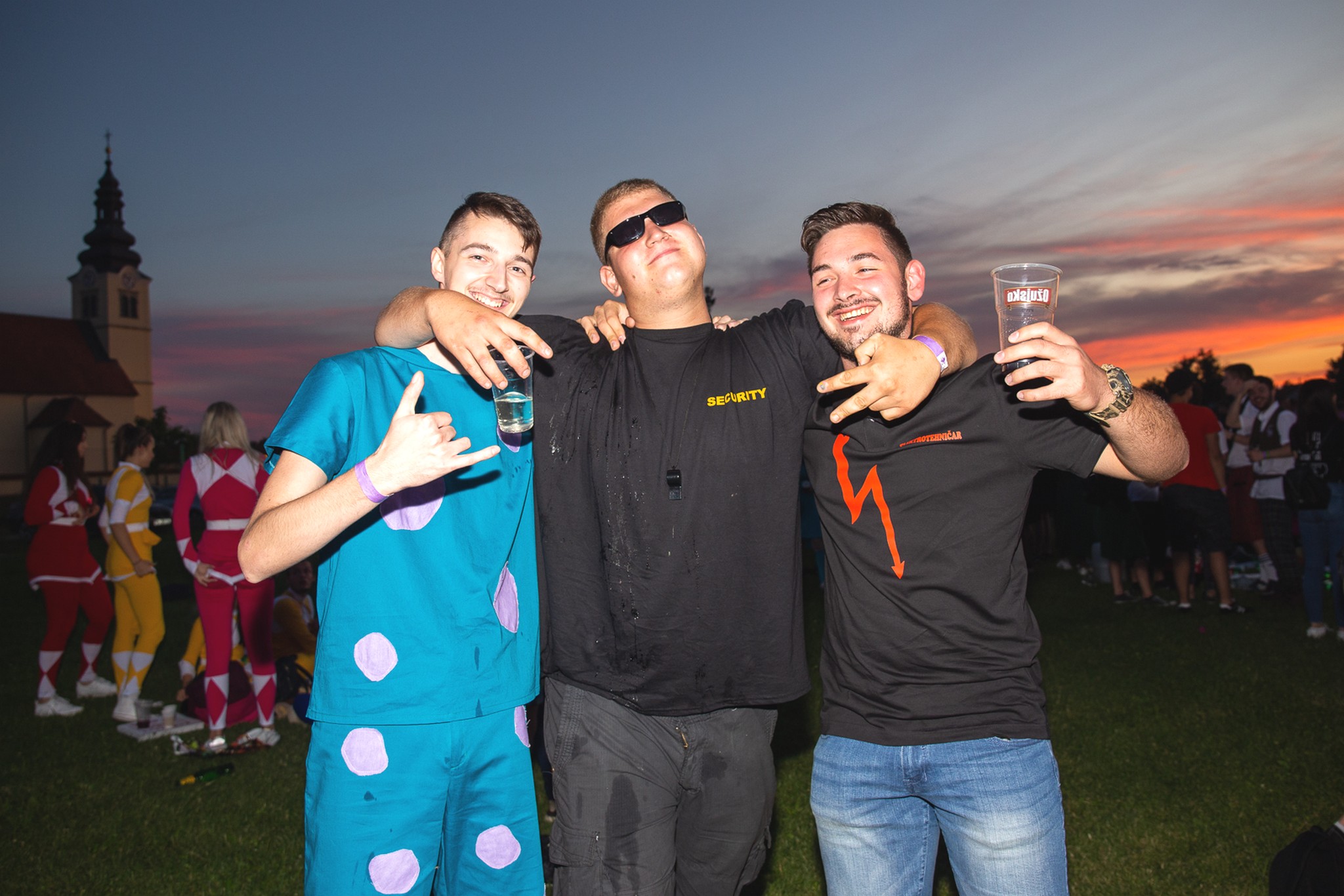 MATURANTI SE ZABAVLJAJU Odlična zabava za kraj na Mesapu