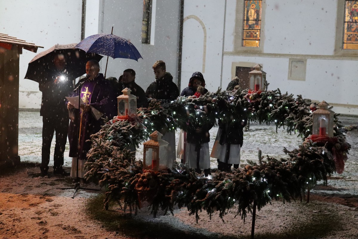 SVETI MARTIN NA MURI Paljenjem prve adventske svijeće započelo je najradosnije doba u godini