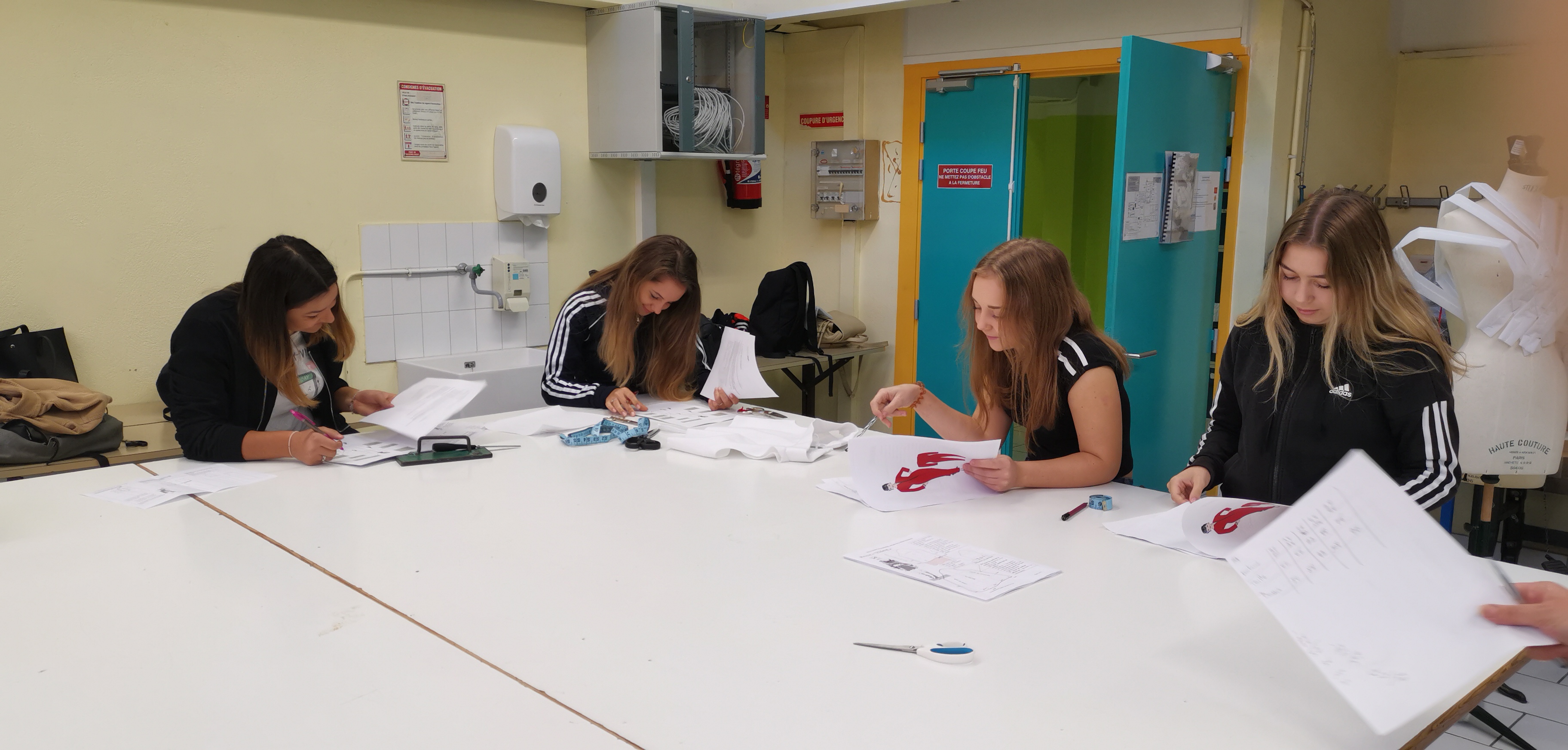 MEĐIMURKE U ŠPANJOLSKOJ I FRANCUSKOJ Učenice iz Gospodarske škole Čakovec bile na stručnom usavršavanju MEĐIMURKE U ŠPANJOLSKOJ I FRANCUSKOJ Učenice iz Gospodarske škole Čakovec bile na stručnom usavršavanju