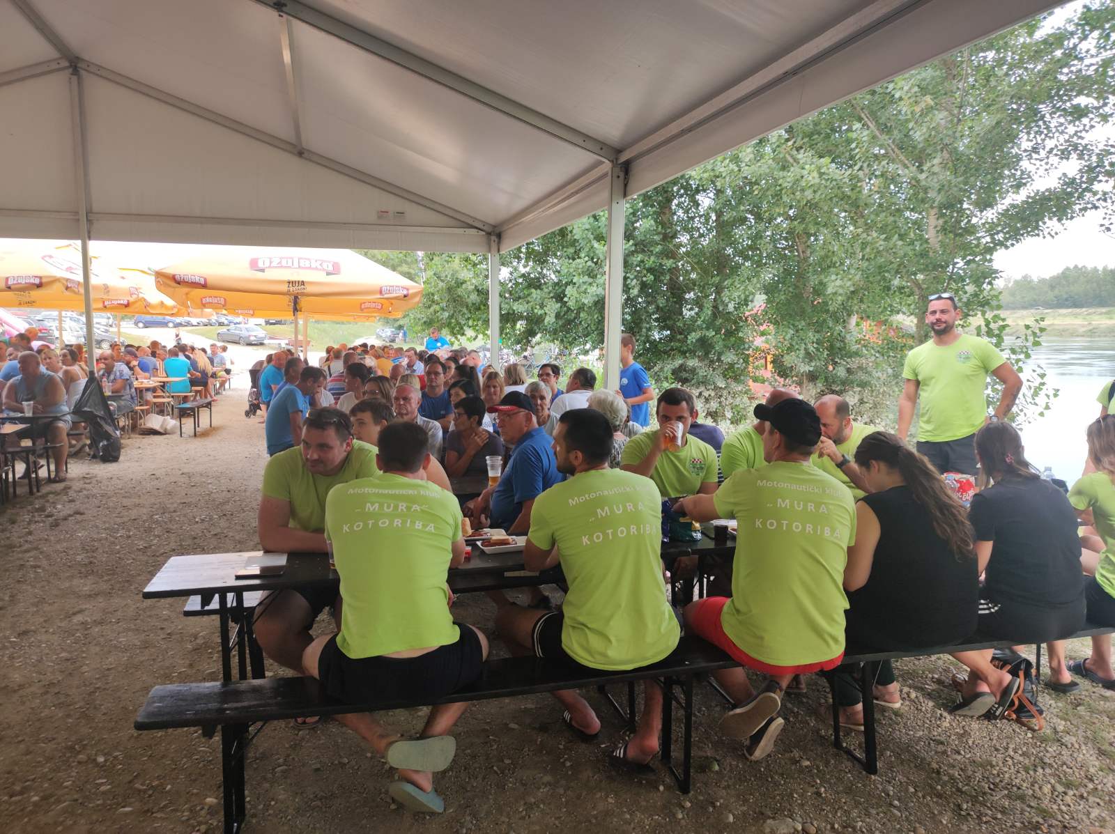 FOTO Pobjednici natjecanja u ekipnom veslanju dravskim čamcima su ekipe ‘Royal transport’ i ‘Fljojsarice’ FOTO Pobjednici natjecanja u ekipnom veslanju dravskim čamcima su ekipe ‘Royal transport’ i ‘Fljojsarice’