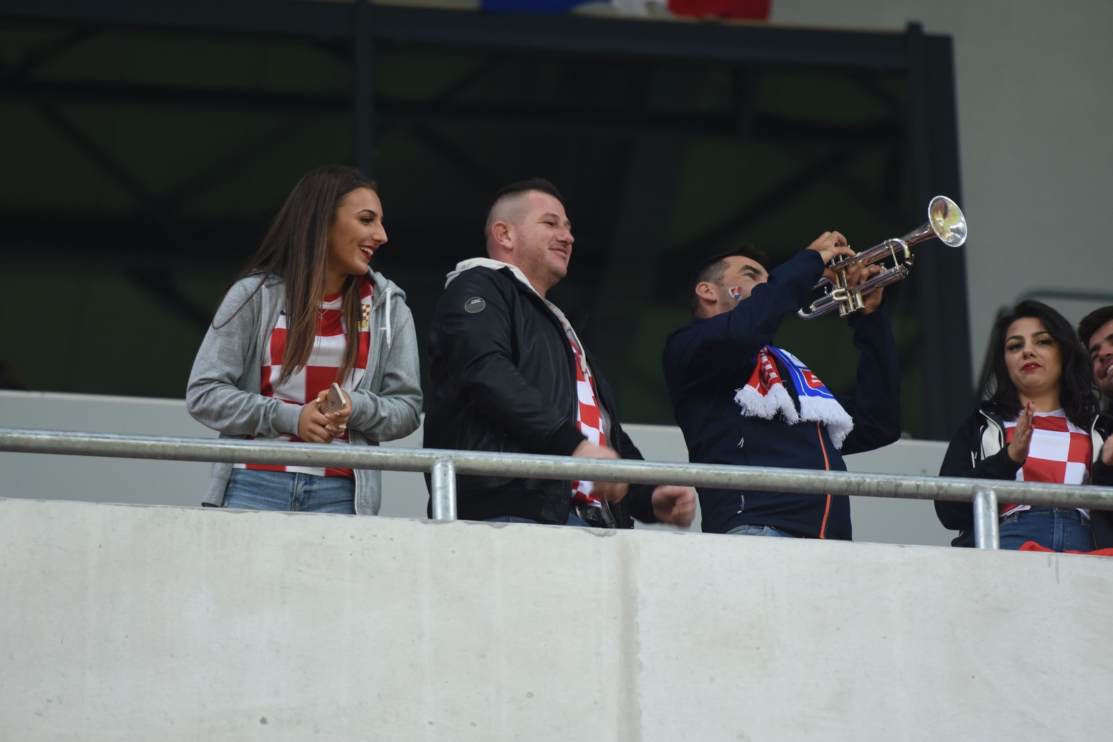 Image 3833575 (auto) Image 3833575 (auto)