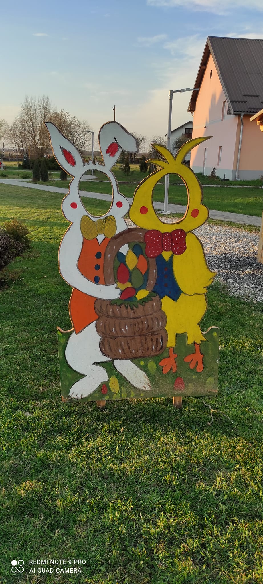 Park u Gardinovcu zasjao u uskrsnom ruhu: Stigle proljetne vile, zečići, jaja, pilići…