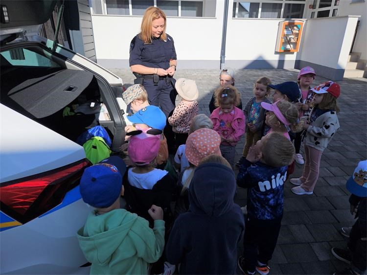 FOTO Policajka Margareta-Martina Cvetković posjetila DV ‘Jurovska pčelica’