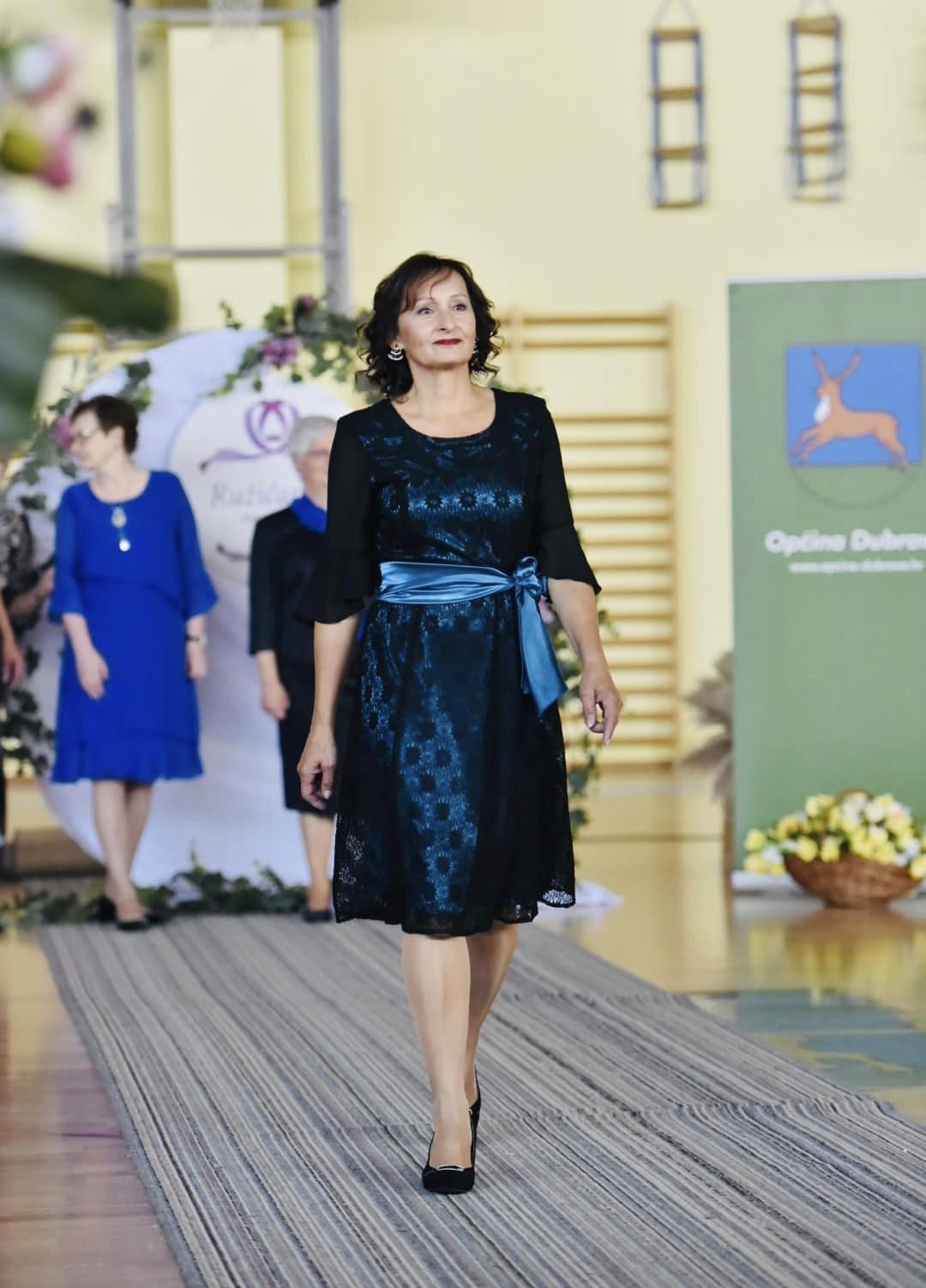 RUŽIČASTI LISTOPAD U DUBRAVI Članice kluba ‘Nova nada’ Čakovec gostovale na modnoj reviji RUŽIČASTI LISTOPAD U DUBRAVI Članice kluba ‘Nova nada’ Čakovec gostovale na modnoj reviji