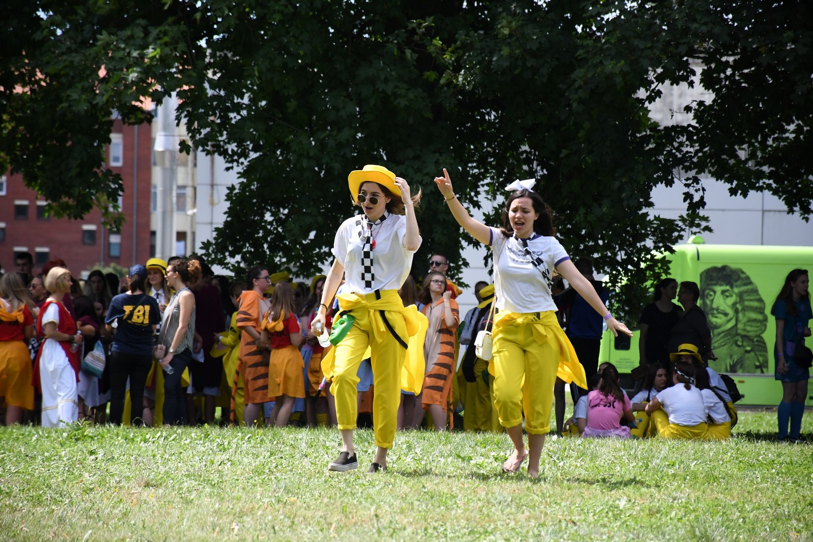 FOTO Povorka protutnjala gradom, maturanti s osmjehom dočekali kraj srednje škole!