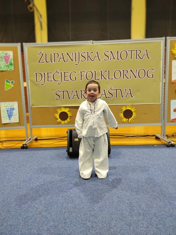 UPOZNAJTE ZRINA Veselog i vedrog dječaka koji osvaja svojim zaraznim osmijehom