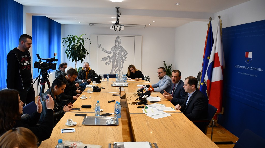 BESPOVRATNA SREDSTVA Za obnovljive izvore energije u obiteljskim kućama Međimurska županija osigurala 60.000 eura BESPOVRATNA SREDSTVA Za obnovljive izvore energije u obiteljskim kućama Međimurska županija osigurala 60.000 eura