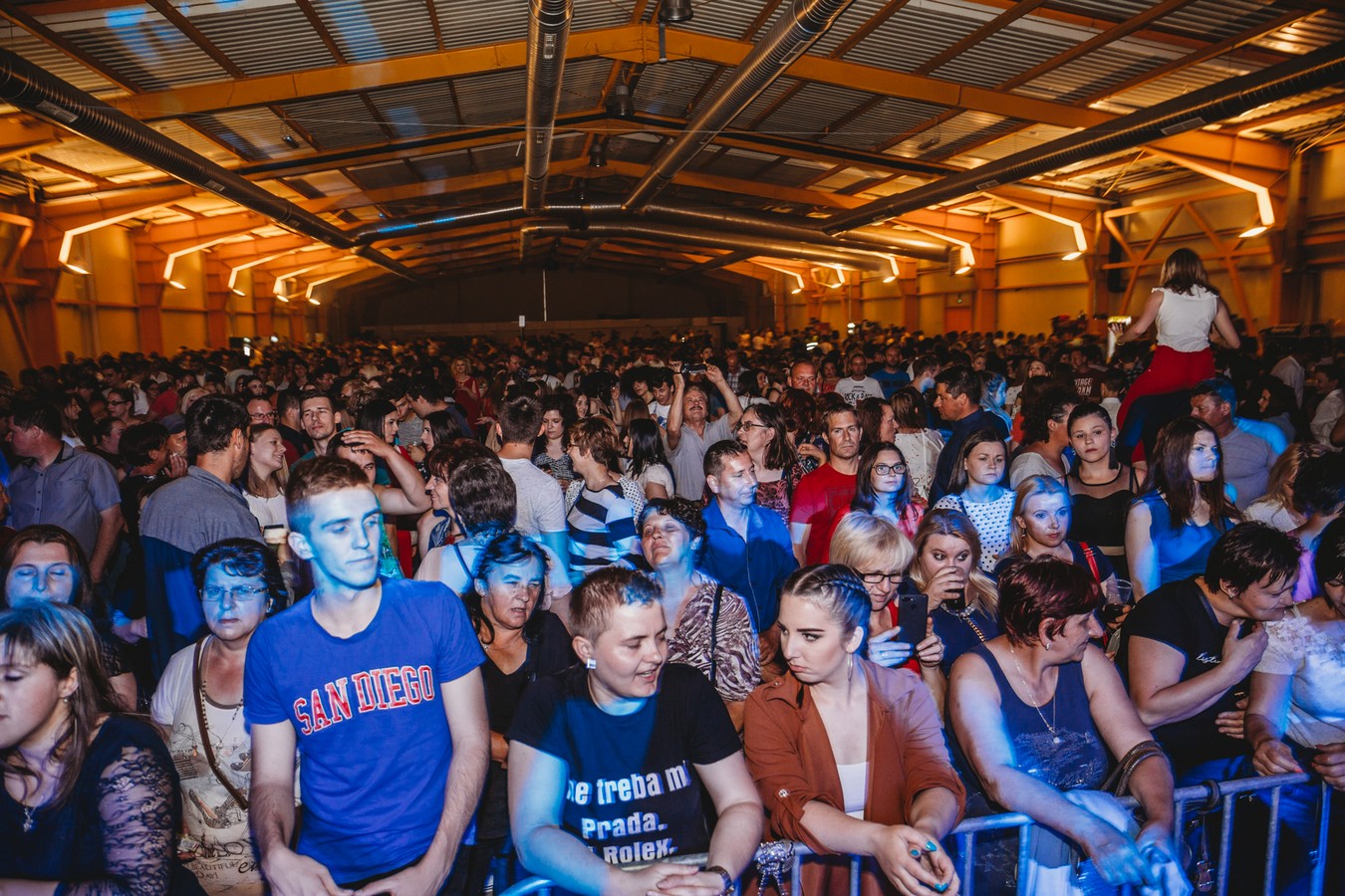 VIDEO I FOTO Neda Ukraden u Nedelišću okupila fanove svih generacija