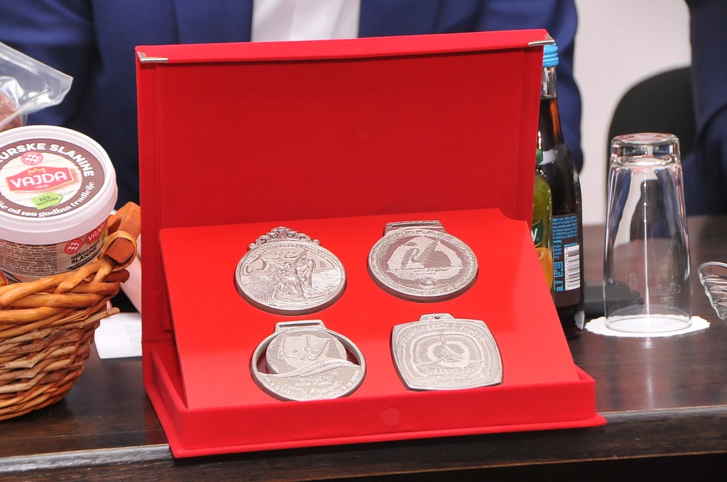 Nakon 25 godina Vajda i dalje uz Filipa Udea