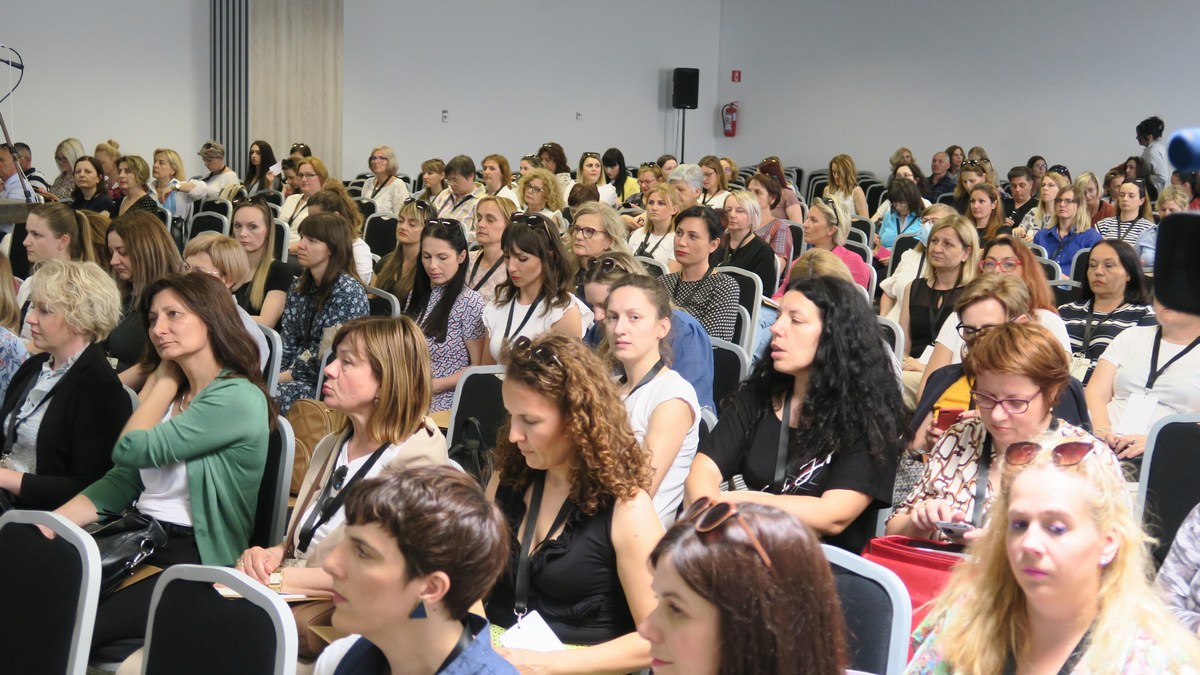S CILJEM REFORME SUSTAVA Konferencija u Svetom Martinu na Muri okupila 450 socijalnih radnika iz cijele Hrvatske S CILJEM REFORME SUSTAVA Konferencija u Svetom Martinu na Muri okupila 450 socijalnih radnika iz cijele Hrvatske