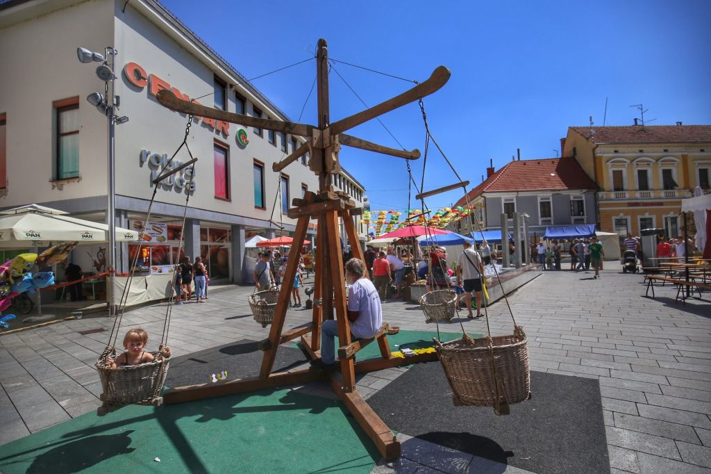 2052444010212630781621434176420