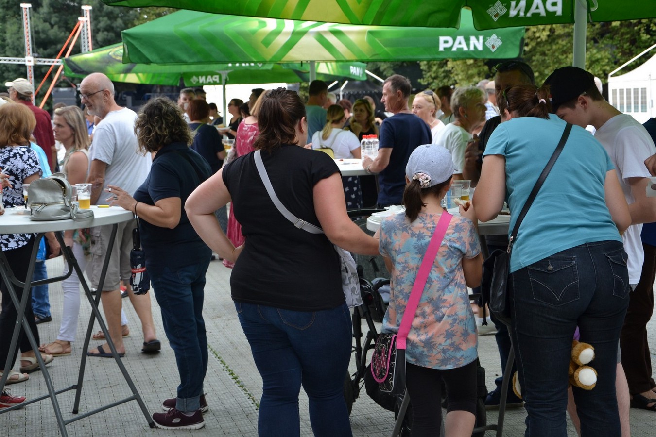 U jezeru Staroga Grada posjetitelji uživali u besplatnom ručku