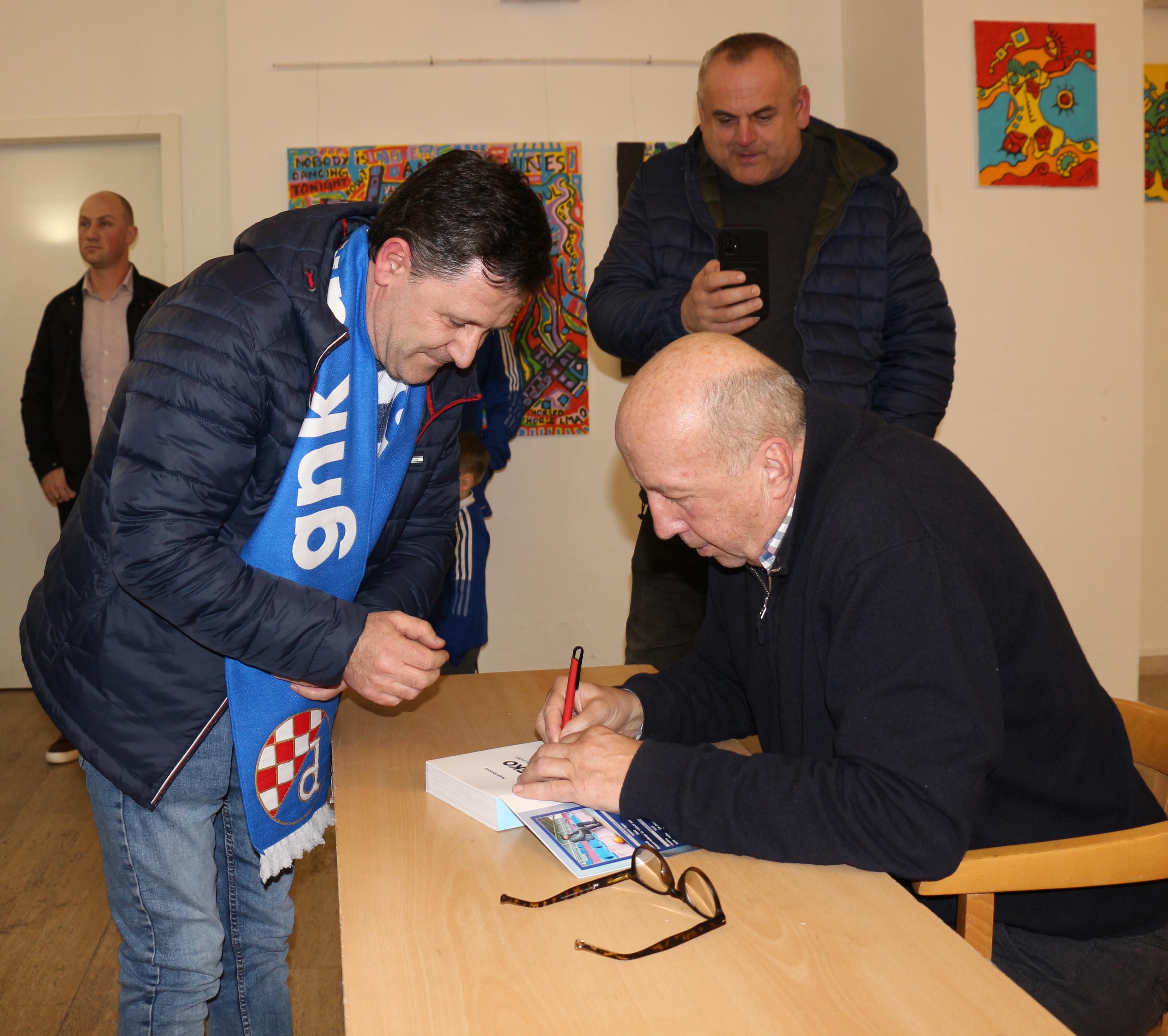 U Čakovcu predstavljena biografija Velimira Zajeca, legende zagrebačkog Dinama