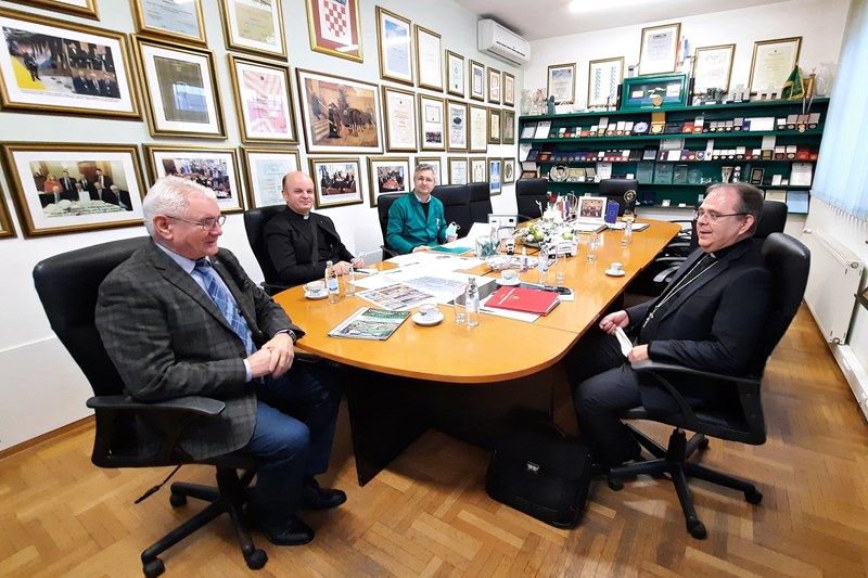 Hrvatski Caritas od Tehnixa naručio sto kontejnera!