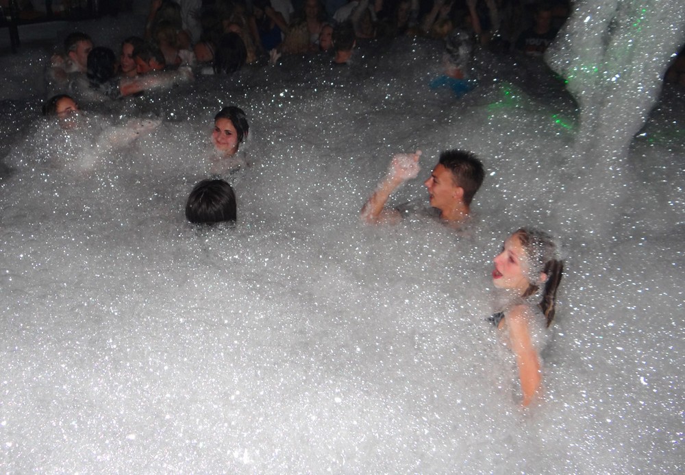 slika0085618500 Pjena party u Šampionu (Subota, 16.8.2014.)