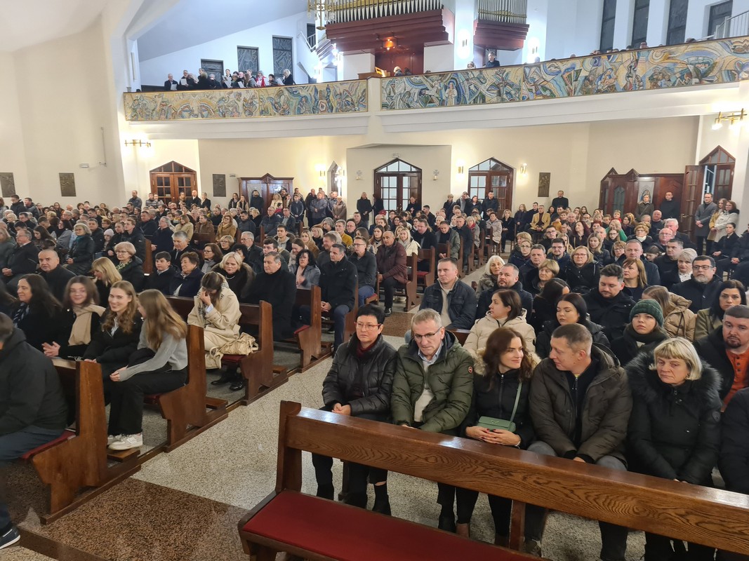 FOTO Polnoćka u Crkvi sv.Antuna Padovanskog na čakovečkom Jugu