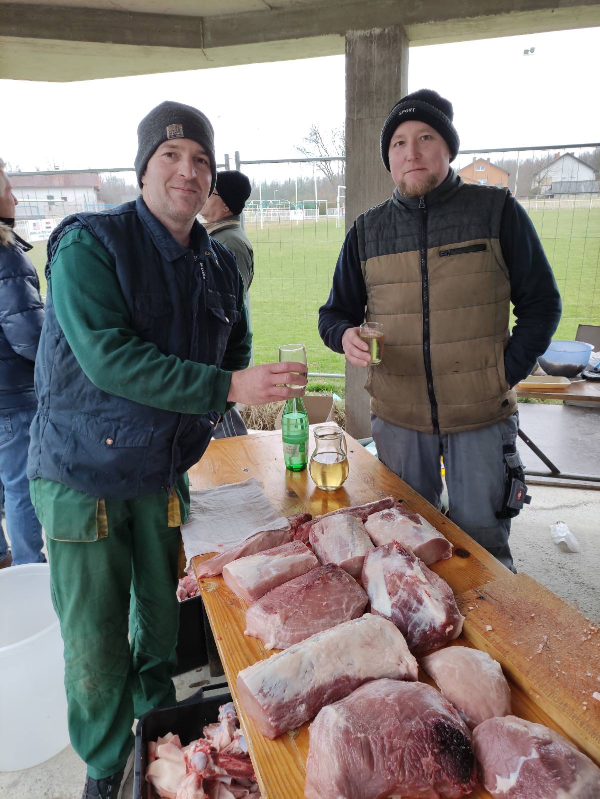 Tradicijsko kolinje okupilo članove kotoripskog Graničara, pripremali razne delicije