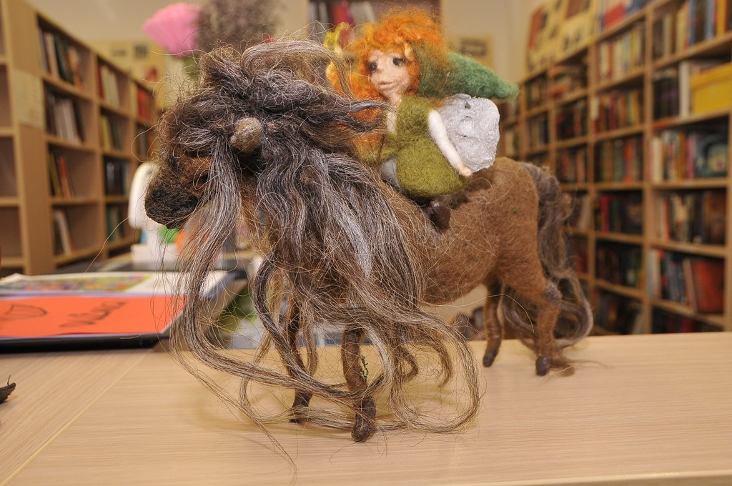 SVIJET BAJKI PRELOŽANKE SMILJANE STRAHIJE Kako pobjeći iz surove stvarnosti?