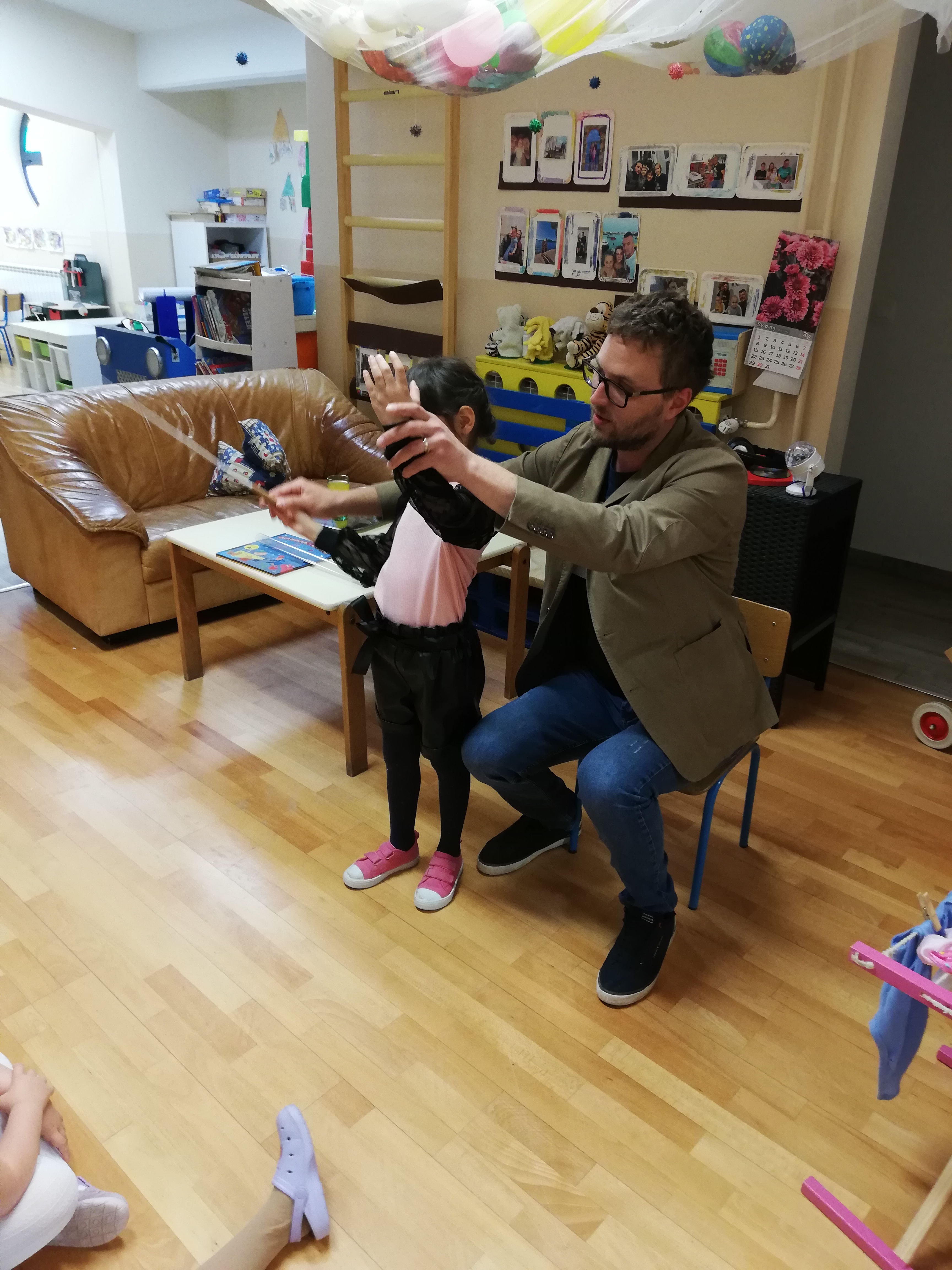 DV PČELICE Mališani se družili s vrsnim dirigentom Tomislavom Cvrtila