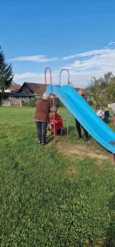 DONJI MIHALJEVEC Mještani ujedinjeni u sadnji drveća i bojanju igrala