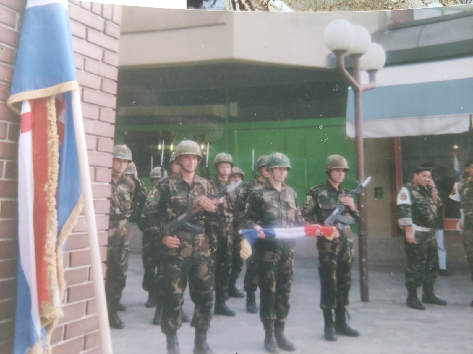 SAMIR NAĐ IZ KOTORIBE Na svoj rođendan dočekao slobodu domovine, a za kćerin rođendan vratio se iz Oluje SAMIR NAĐ IZ KOTORIBE Na svoj rođendan dočekao slobodu domovine, a za kćerin rođendan vratio se iz Oluje