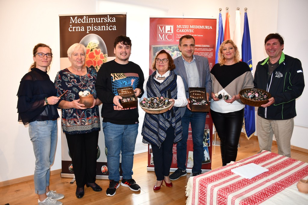 ČRNE PISANICE Predstavljeno umijeće izrade črnih pisanica, novozaštićeno nematerijalno dobro Međimurja ČRNE PISANICE Predstavljeno umijeće izrade črnih pisanica, novozaštićeno nematerijalno dobro Međimurja
