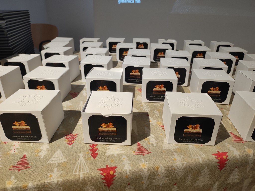 U multimedijalnoj dvorani Riznice Međimurja predstavljena monografija ‘Međimurska gibanica’ U multimedijalnoj dvorani Riznice Međimurja predstavljena monografija ‘Međimurska gibanica’