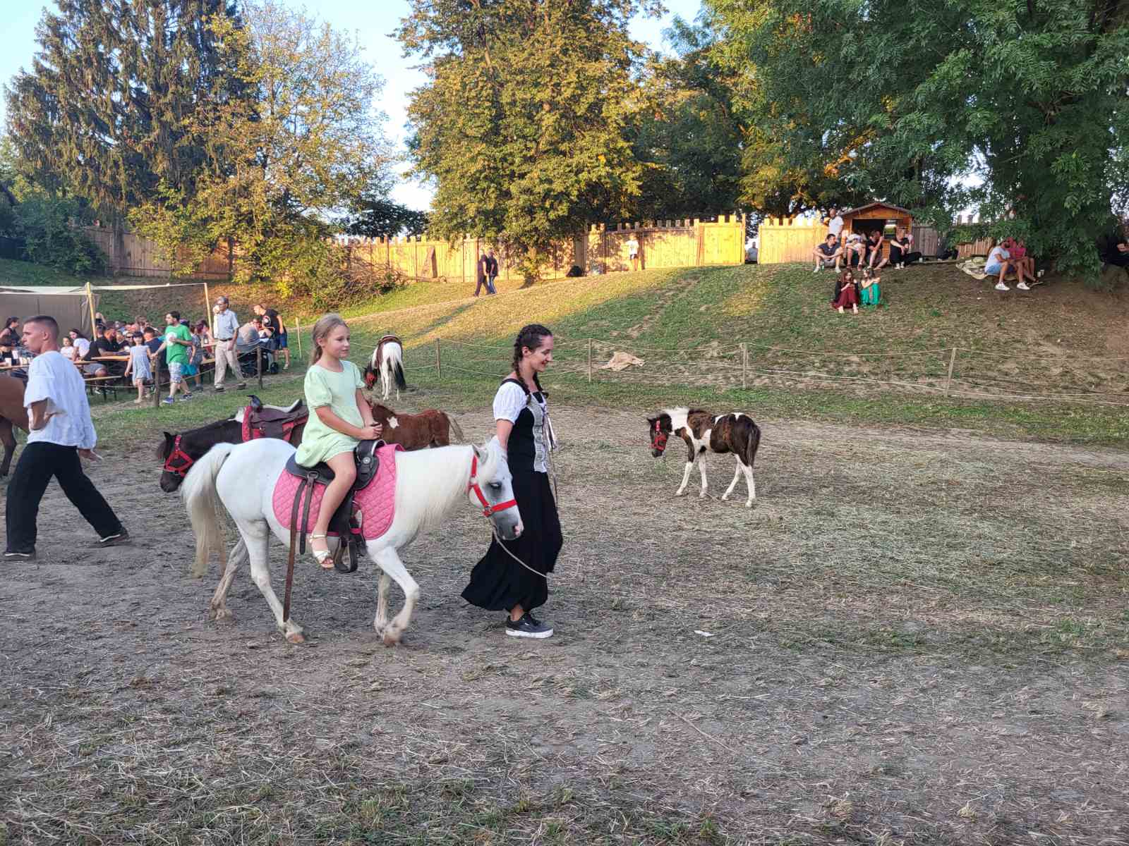 NA KOPRVNIČKIM BEDEMIMA Renesansni festival i ove godine privukao mnoštvo posjetitelja NA KOPRVNIČKIM BEDEMIMA Renesansni festival i ove godine privukao mnoštvo posjetitelja