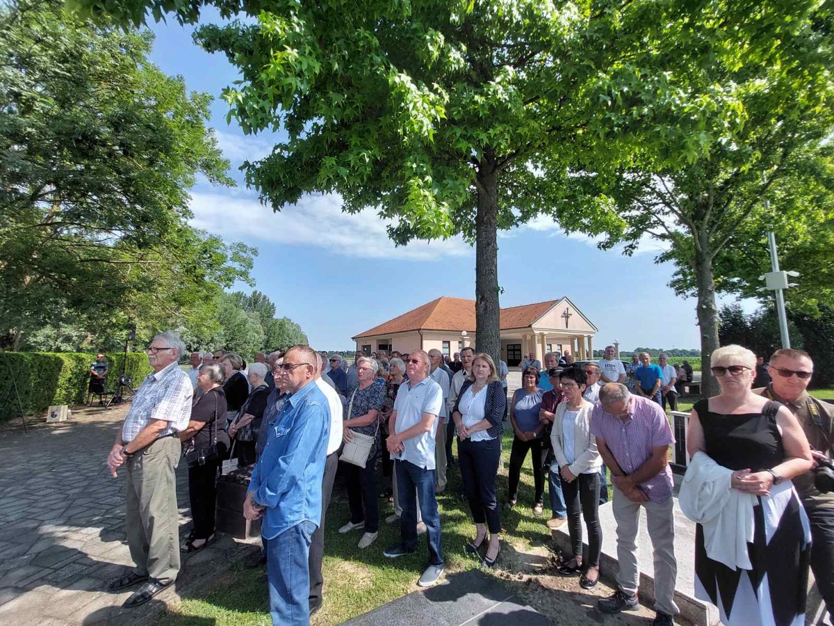 Odavanjem počasti svim poginulim i nestalim braniteljima i pripadnicima antifašističkog pokreta obilježen Dan antifašističke borbe u Međimurju Odavanjem počasti svim poginulim i nestalim braniteljima i pripadnicima antifašističkog pokreta obilježen Dan antifašističke borbe u Međimurju