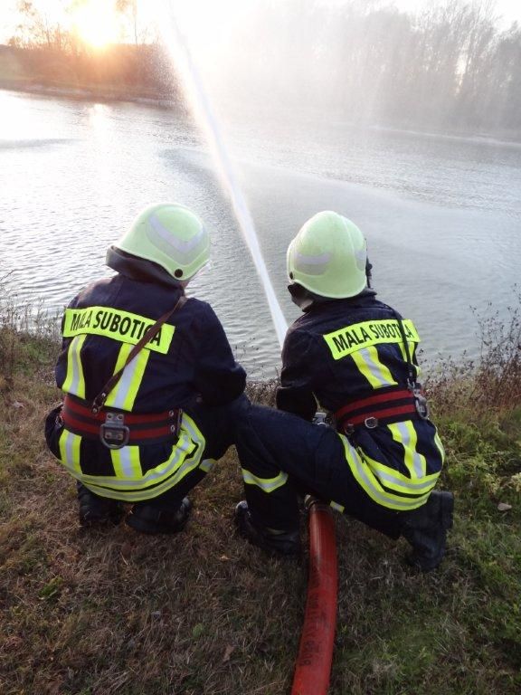 Vatrogasna vježba na obali Mičigen jezera