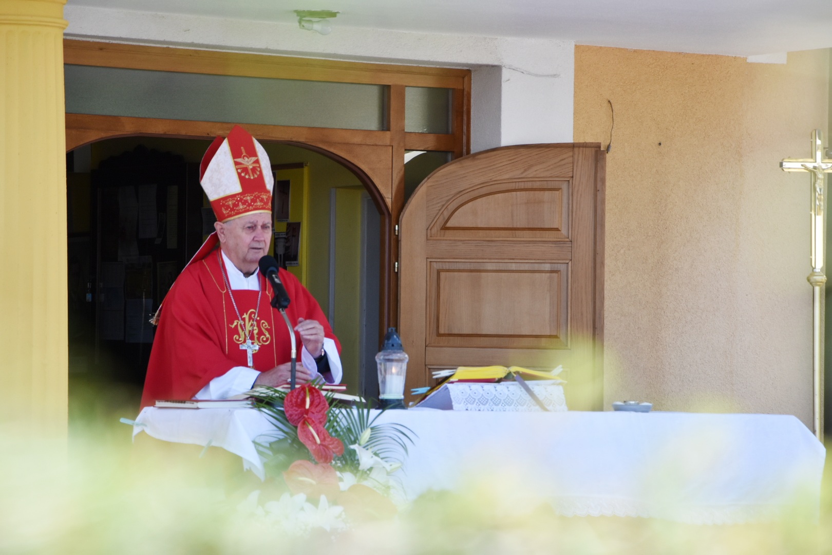 Sveta potvrda u Orehovici: Krizmanicima sakrament podijelio biskup u miru mons. Josip Mrzljak Sveta potvrda u Orehovici: Krizmanicima sakrament podijelio biskup u miru mons. Josip Mrzljak