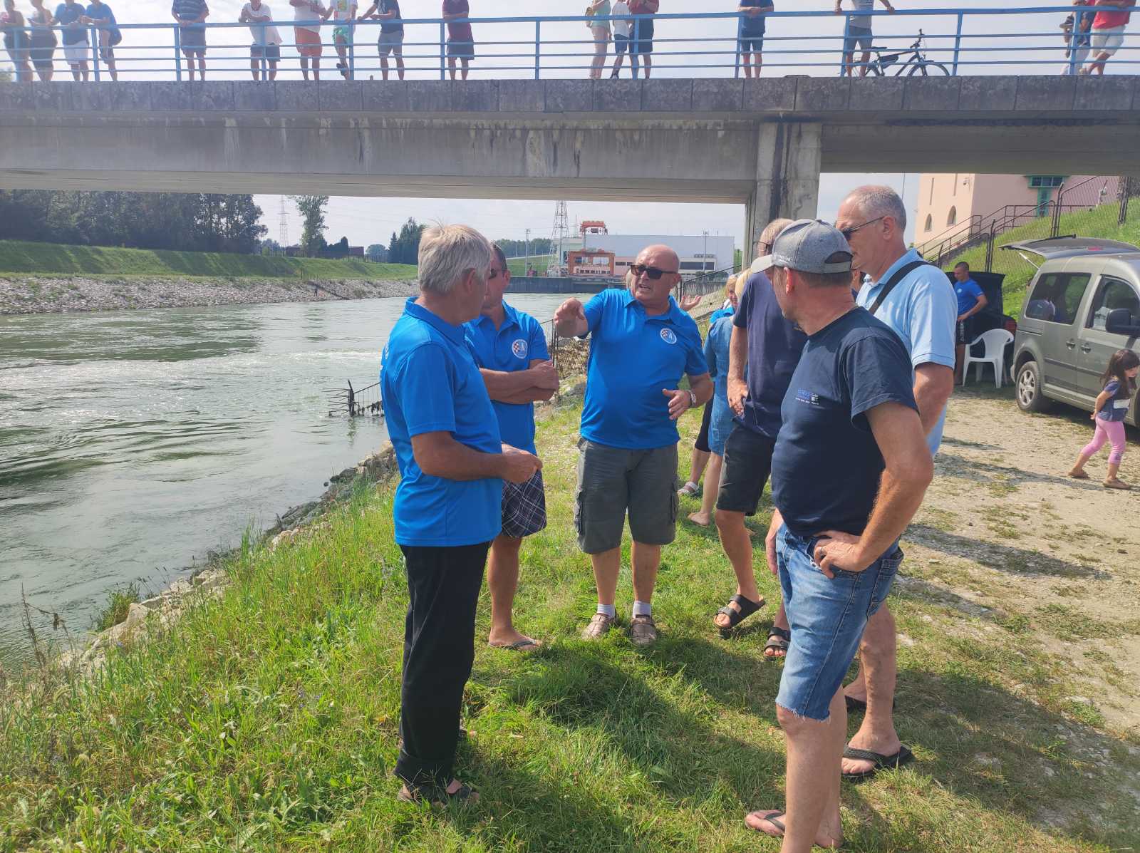 FOTO Pobjednici natjecanja u ekipnom veslanju dravskim čamcima su ekipe ‘Royal transport’ i ‘Fljojsarice’ FOTO Pobjednici natjecanja u ekipnom veslanju dravskim čamcima su ekipe ‘Royal transport’ i ‘Fljojsarice’